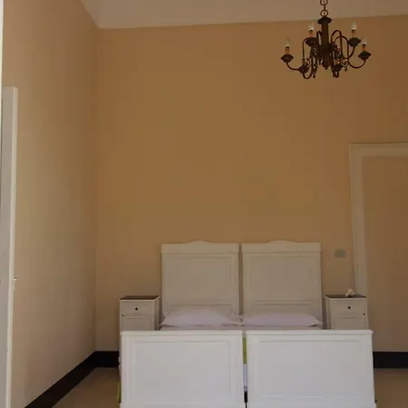 Palazzo Smeraldo Гостевой дом *